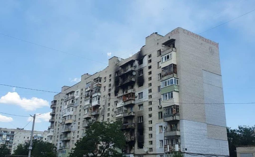 Сутки в Луганской области: от огня РФ погибли 2 жителя, полицейские вывезли в безопасность 32 человека