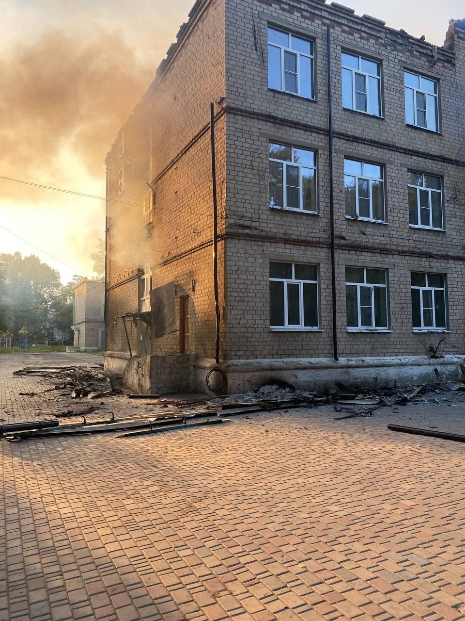 Окупанти знищили в Авдіївці школу, вдаривши по ній снарядами з магнієвим зарядом 3