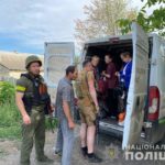 Зі звільненої від росіян Павлівки за 4 дні евакуювали вже 79 людей. Іншим привезли гумдопомогу (відео)