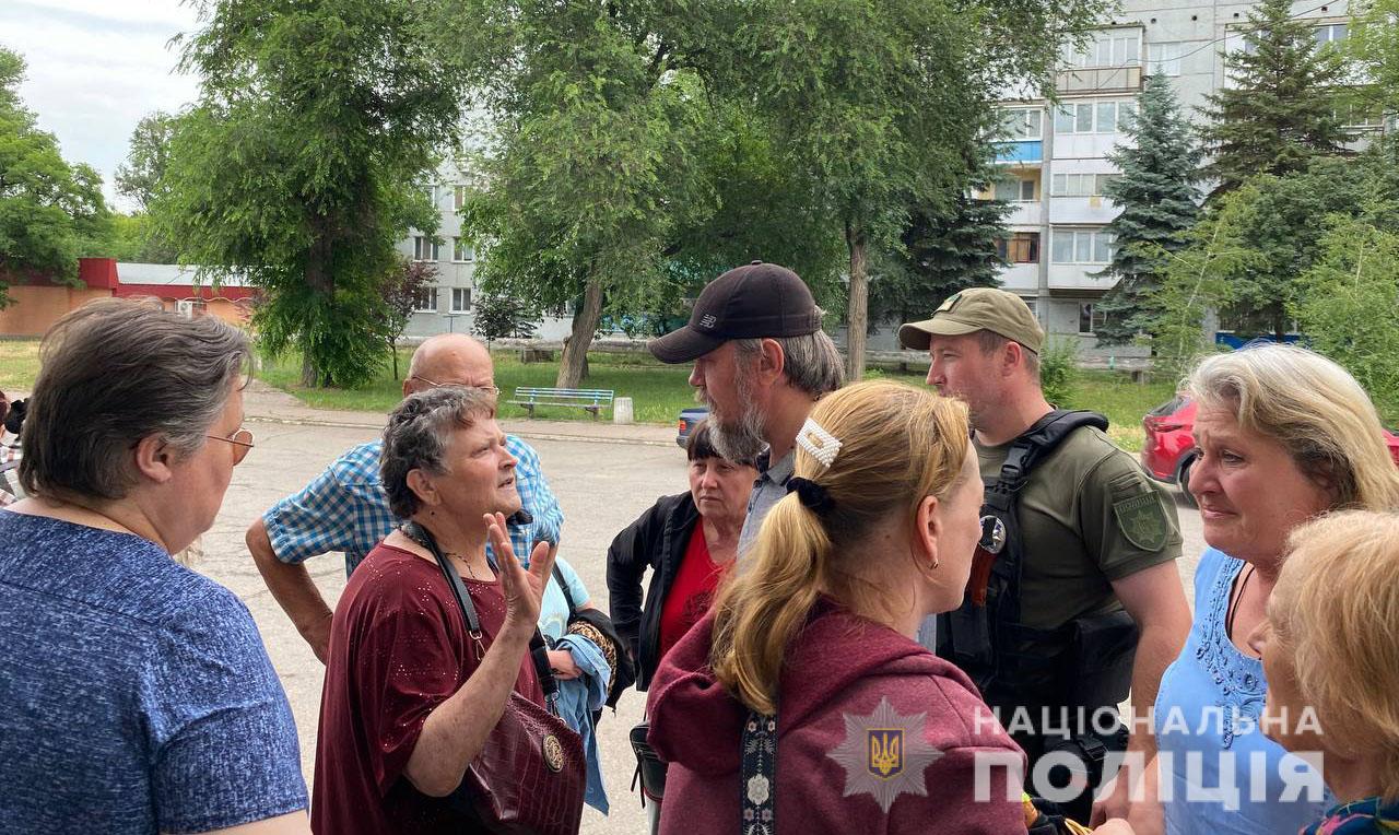 Из освобожденной от россиян Павловки за 4 дня эвакуировали уже 79 человек. Другим привезли гумпомощь (видео) 3