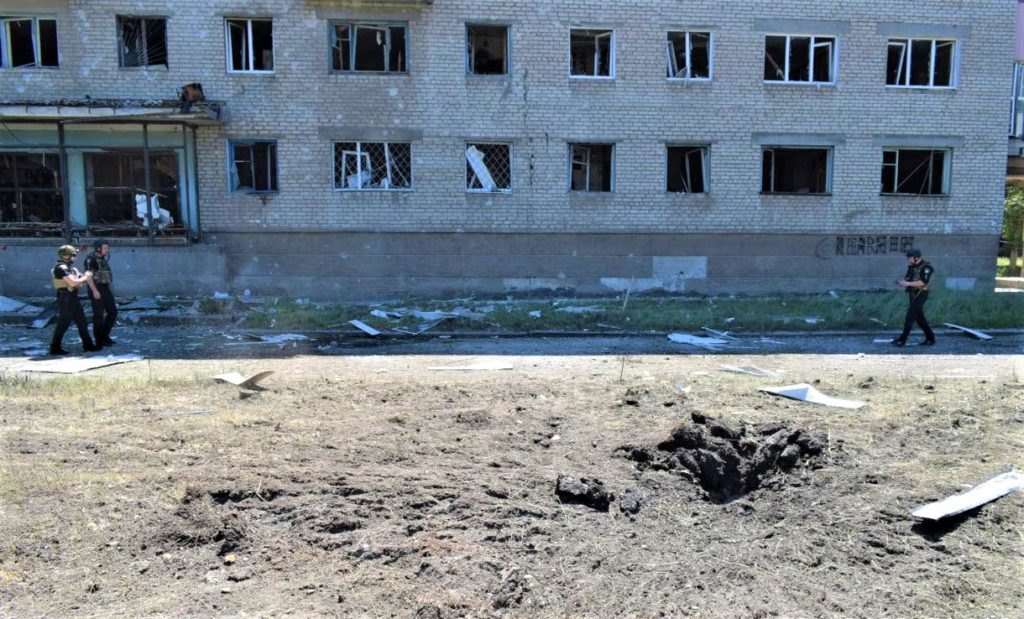 На Донеччині за добу російська армія зруйнувала ще 30 мирних об’єктів. Є загиблі та поранені (ФОТО)