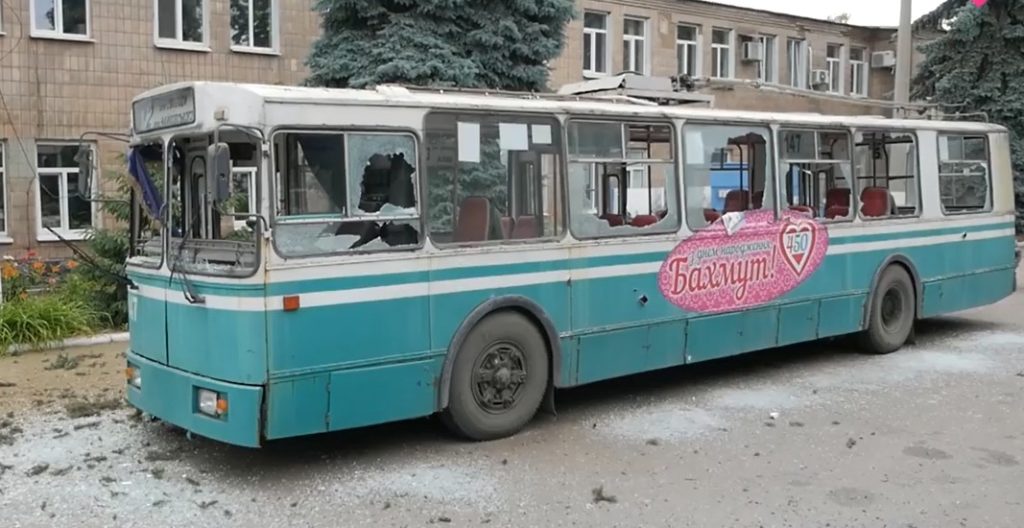У Бахмуті під обстріл окупантів РФ потрапив тролейбусний парк міста, — міськрада (ВІДЕО)