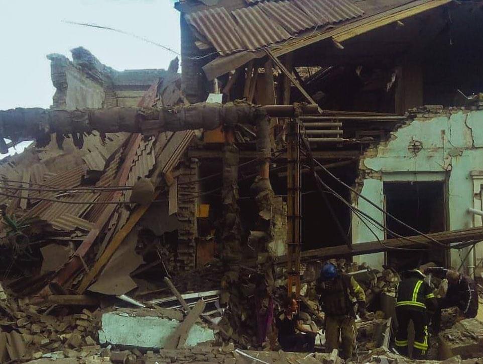 Доба на Луганщині: ще 4 загиблих мешканців, окупантів відсунули від Золотого, на “Азоті” не залишилось вцілілих будівель (ФОТО)