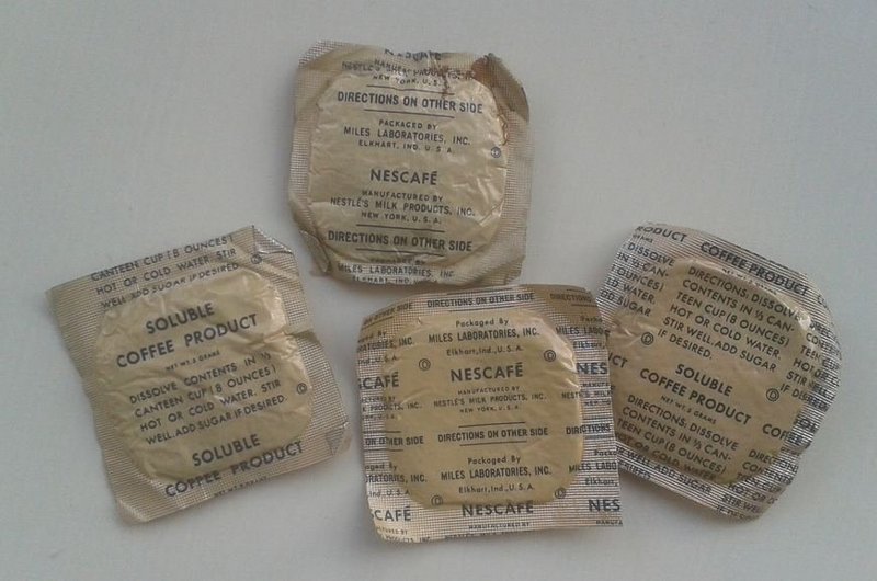 пакетики з розчинною кавою під час Другої світової