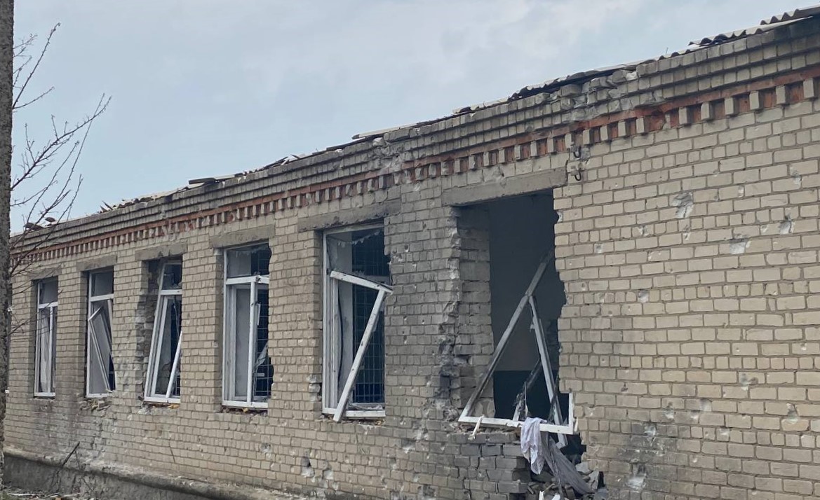 разбомбленная школа в Серебрянке