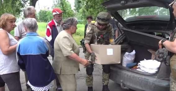 силовики привезли мешканцям продуктові набори у Лисичанськ