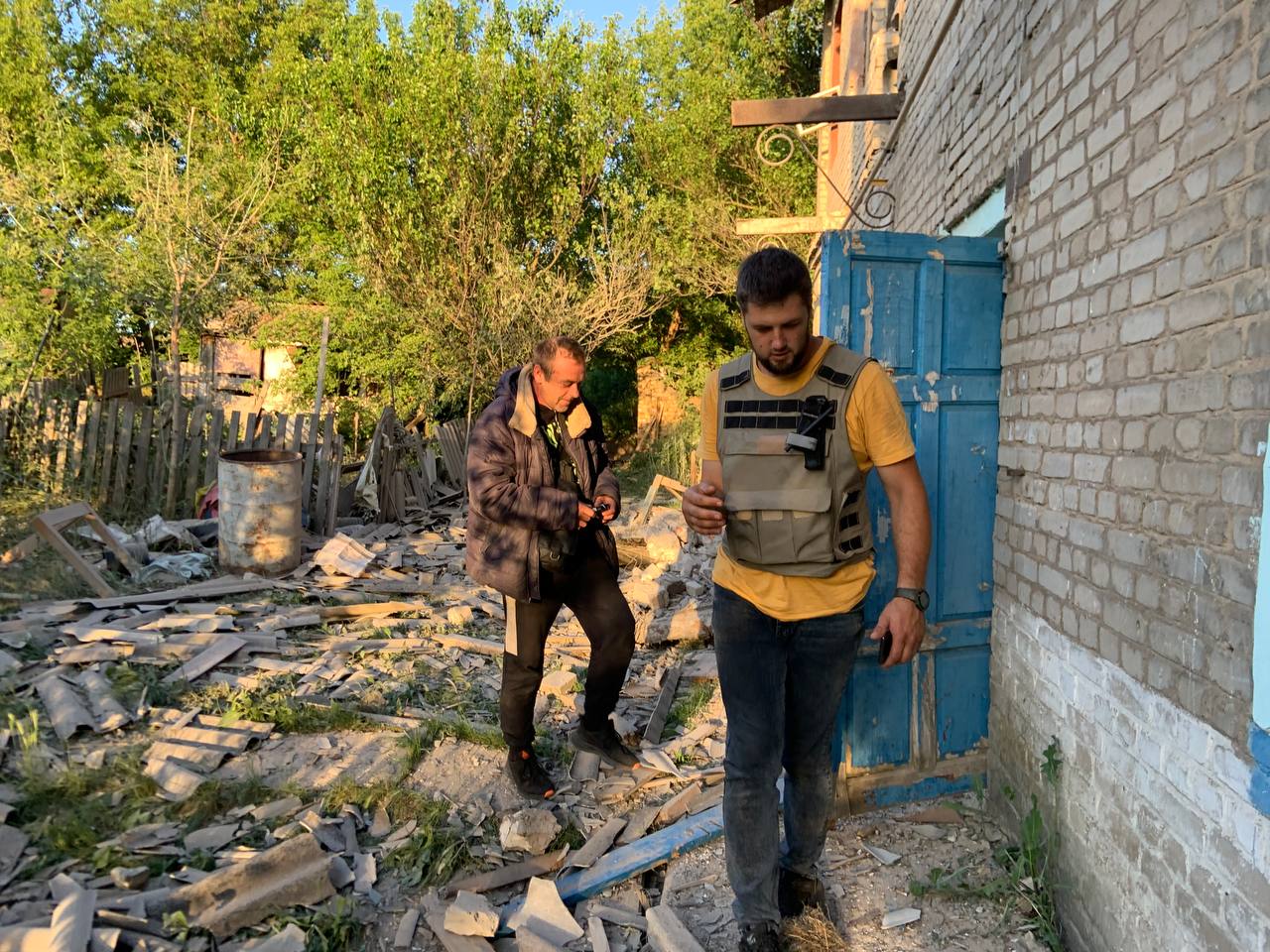 разрушенный дом после обстрела в Соледаре