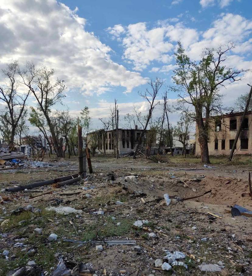 разрушенная улица в Луганской области