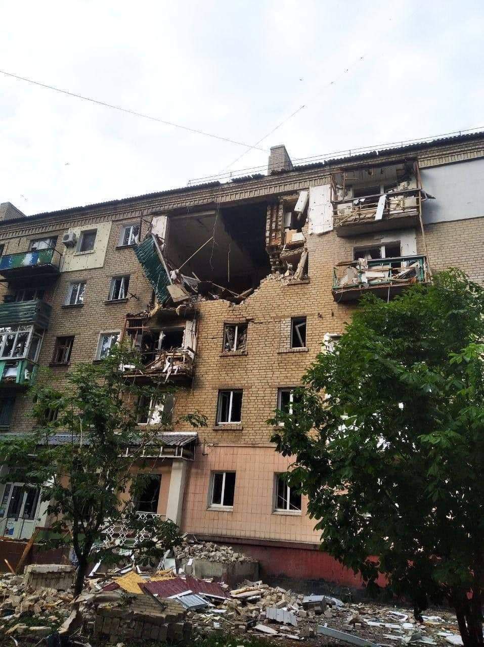 разрушенный жилой дом в Луганской области