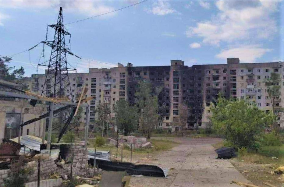 Оккупанты уничтожили ледовый дворец в Северодонецке и около 40 домов в Луганской области (ФОТО)