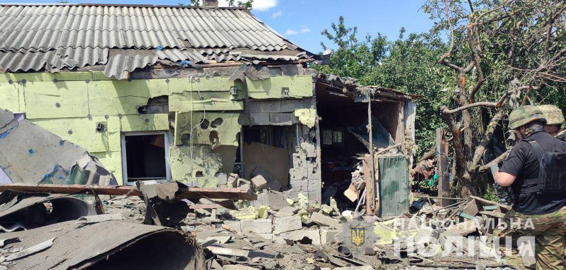 разбомбленный частный дом в Донецкой области