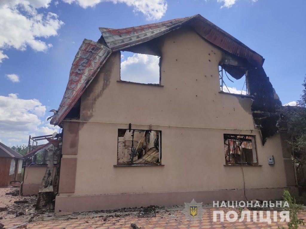 На Донеччині російські війська вдарили по 42 цивільних об’єктах у 11 населених пунктах. 2 людини поранені, — поліція (ФОТО)