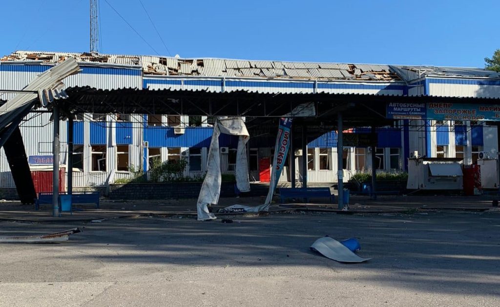 Россияне обстреляли Славянск: разрушили автовокзал и близлежащие здания