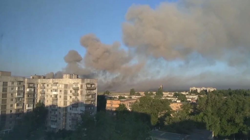 В окупованому Шахтарську горить склад російських боєприпасів. У місті оголосили евакуацію