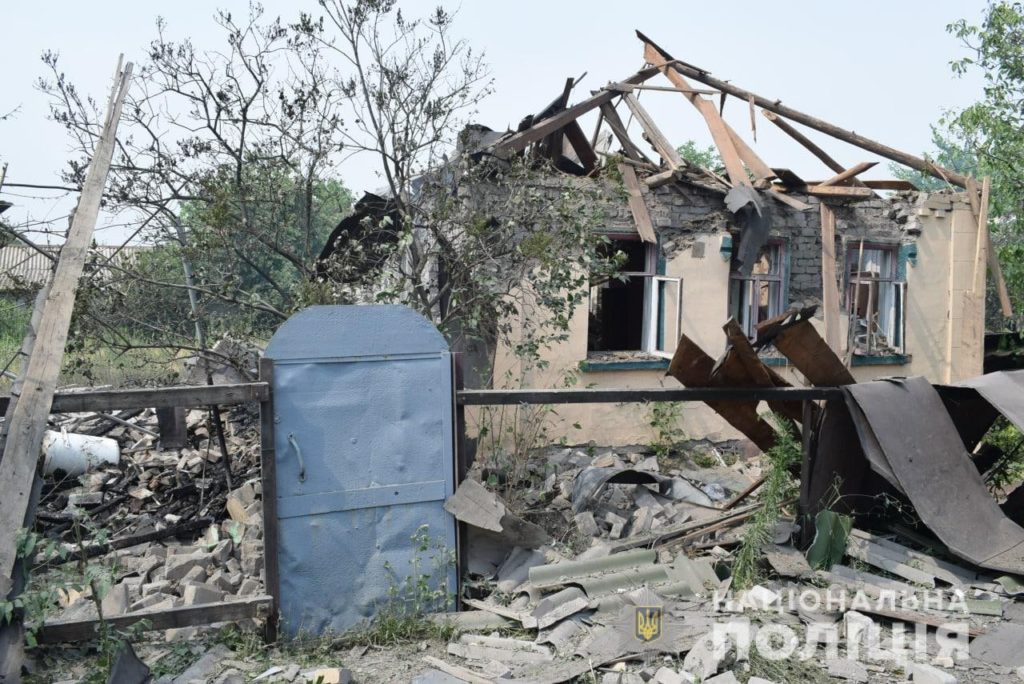 Протягом доби окупанти обстріляли 11 населених пунктів Донеччини. Загинули 9 цивільних, серед них — двоє дітей 2