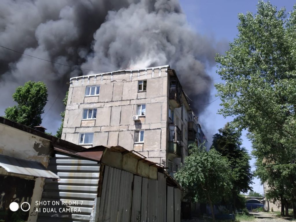 Россияне обстреляли Авдеевку 10 раз в течение суток, убили гражданского и разрушили несколько домов (ФОТО) 1