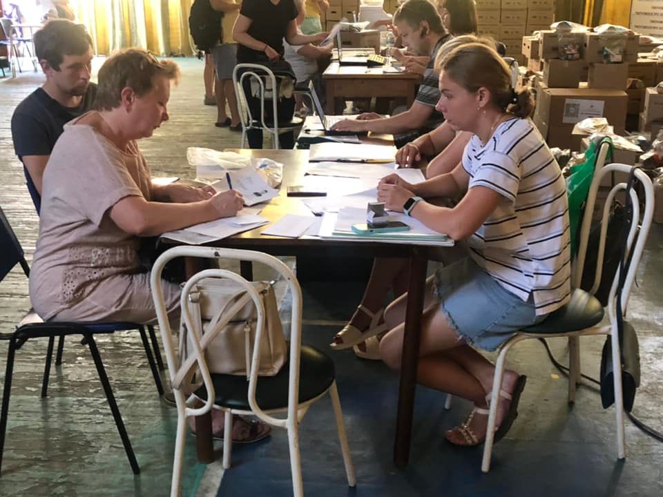 В Днепре начал работу гуманитарный хаб для переселенцев из Луганщины