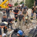 Часів Яр: відомо вже про 24 загиблих під завалами зруйнованого росіянами будинку (оновлено)