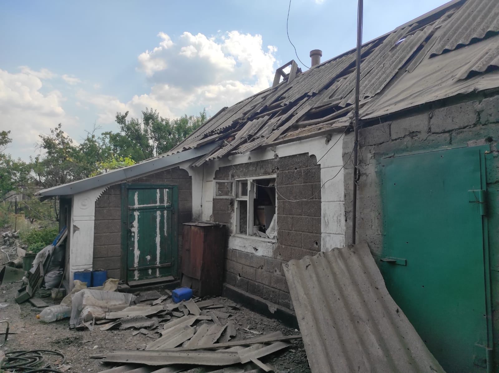 Окупанти обстріляли Покровську громаду ракетами. Серед місцевих є жертви, пошкоджені 27 приватних будинків (ФОТО, ВІДЕО) 3
