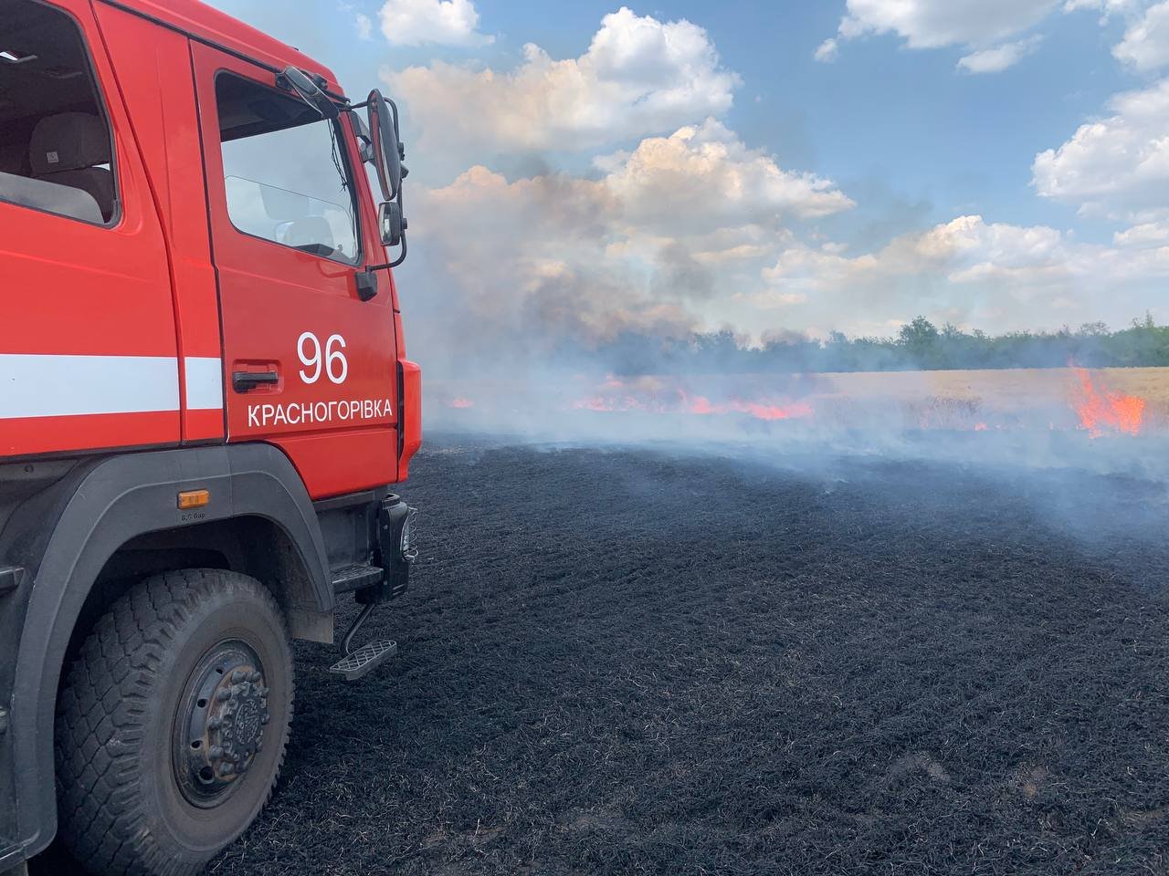 За один день від обстрілів окупантів на Донеччині згоріли понад 70 га пшениці,