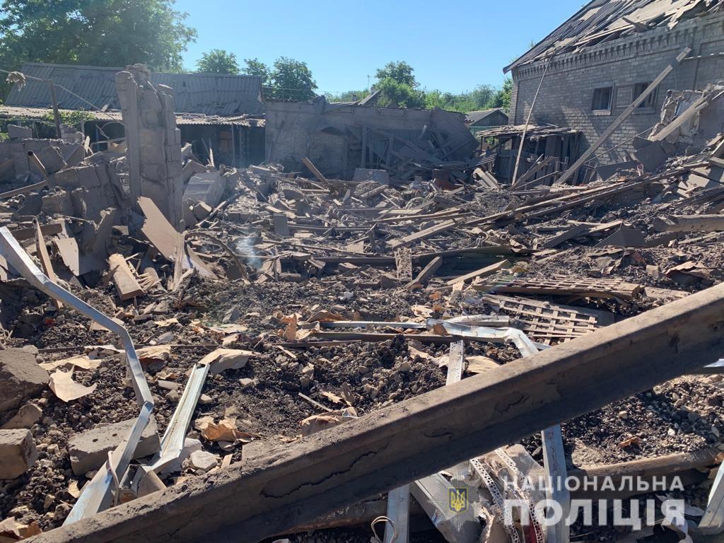 15 липня від обстрілів росіян загинули 7 мешканців Донеччини. Зруйновані понад 50 цивільних об’єктів 9
