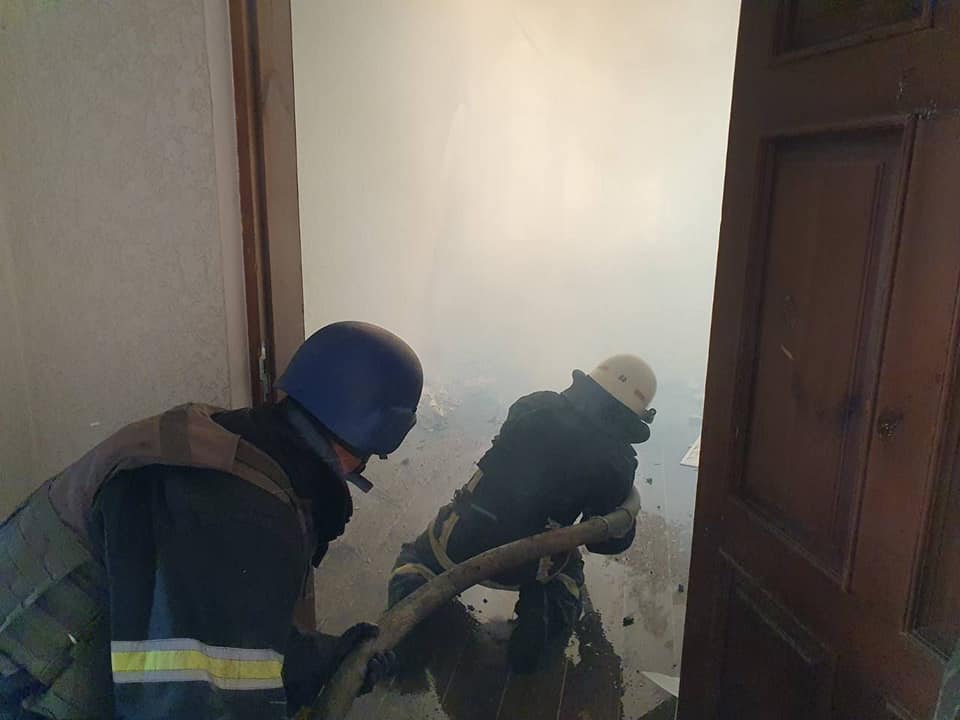 В Донецкой области оккупанты обстреляли “Артемсоль” — загорелось складское здание (ФОТО) 1