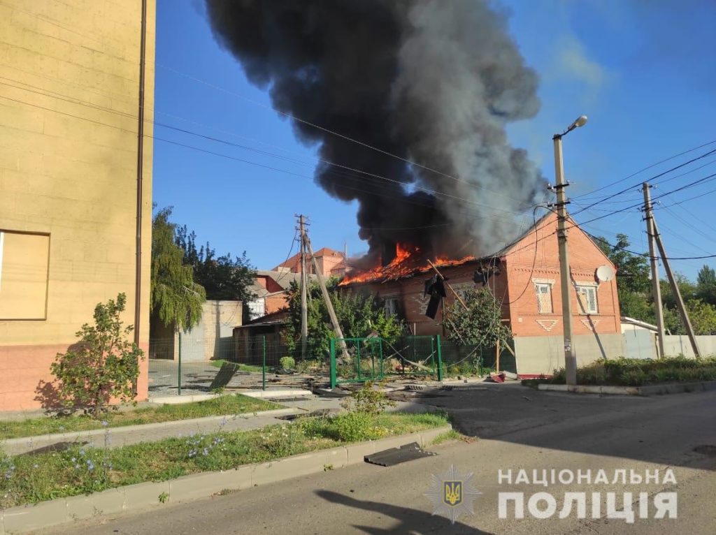 В центре Бахмута от обстрела россиян загорелся частный дом. Обошлось без пострадавших