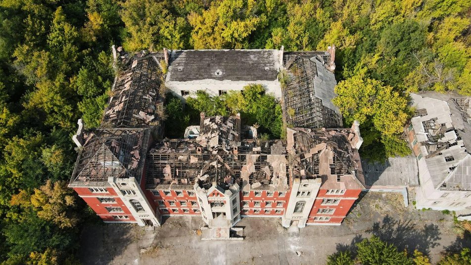 Российские оккупанты разрушили по меньшей мере 36 культурных объектов Луганской области, — Минкульт 5