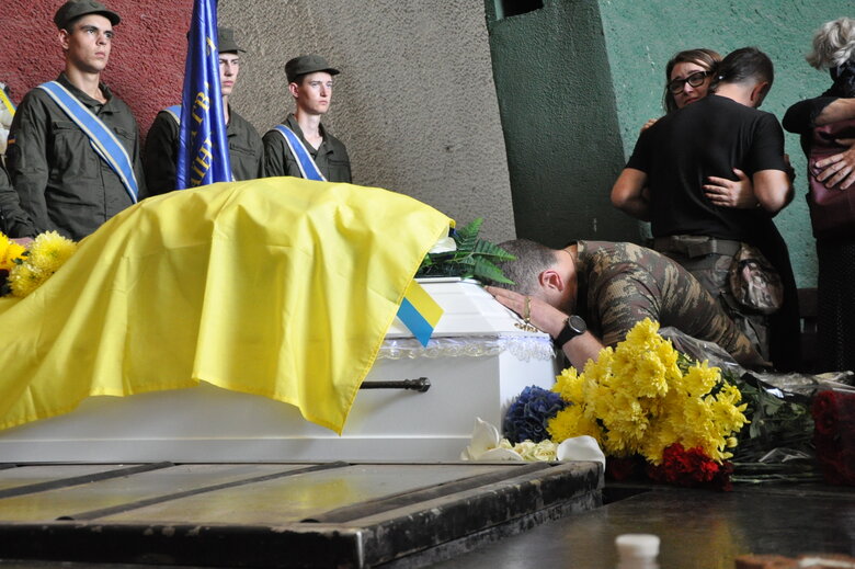 Погиб за будущее Украины. Почтим минутой молчания заместителя командира взвода Семена Обломея 5