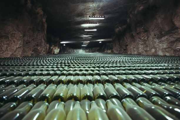 Из-за войны у Artwinery снизились продажи игристого вина на миллион бутылок ежемесячно. Какая ситуация на заводе 2