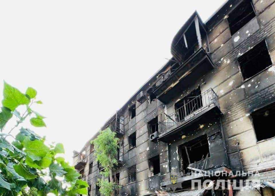 Захоплена адмінбудівля та обстріляні квартири: за добу на Луганщині зафіксували 72 злочини (ФОТО) 1