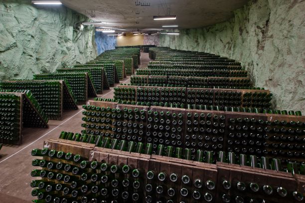 Из-за войны у Artwinery снизились продажи игристого вина на миллион бутылок ежемесячно. Какая ситуация на заводе 3