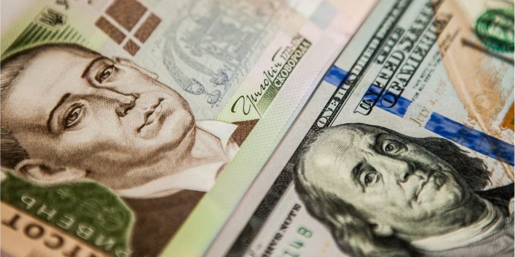 В Україні підняли офіційний курс долара на 25%. Тепер рахуватимуть по 36,56