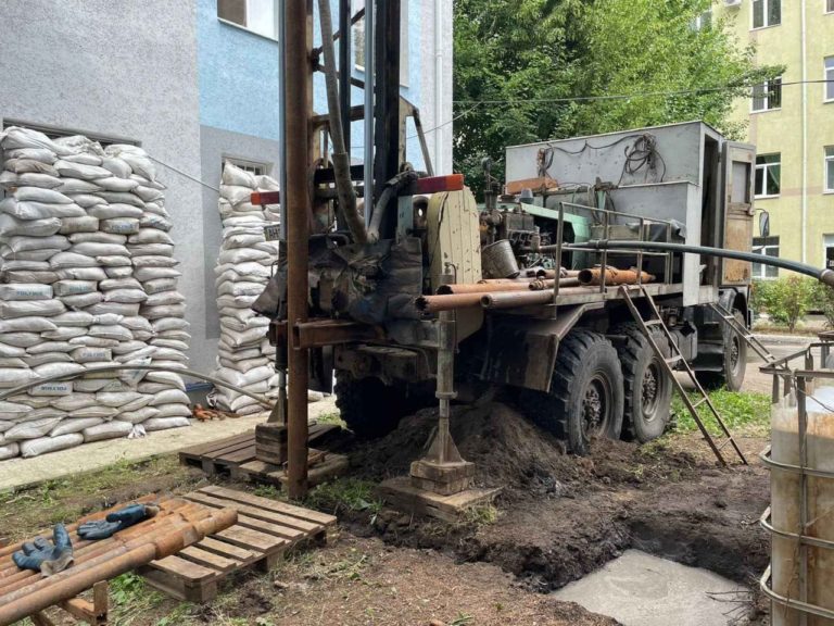 В Покровську та Слов’янську роблять свердловини для води, бо в кранах її скоро не буде