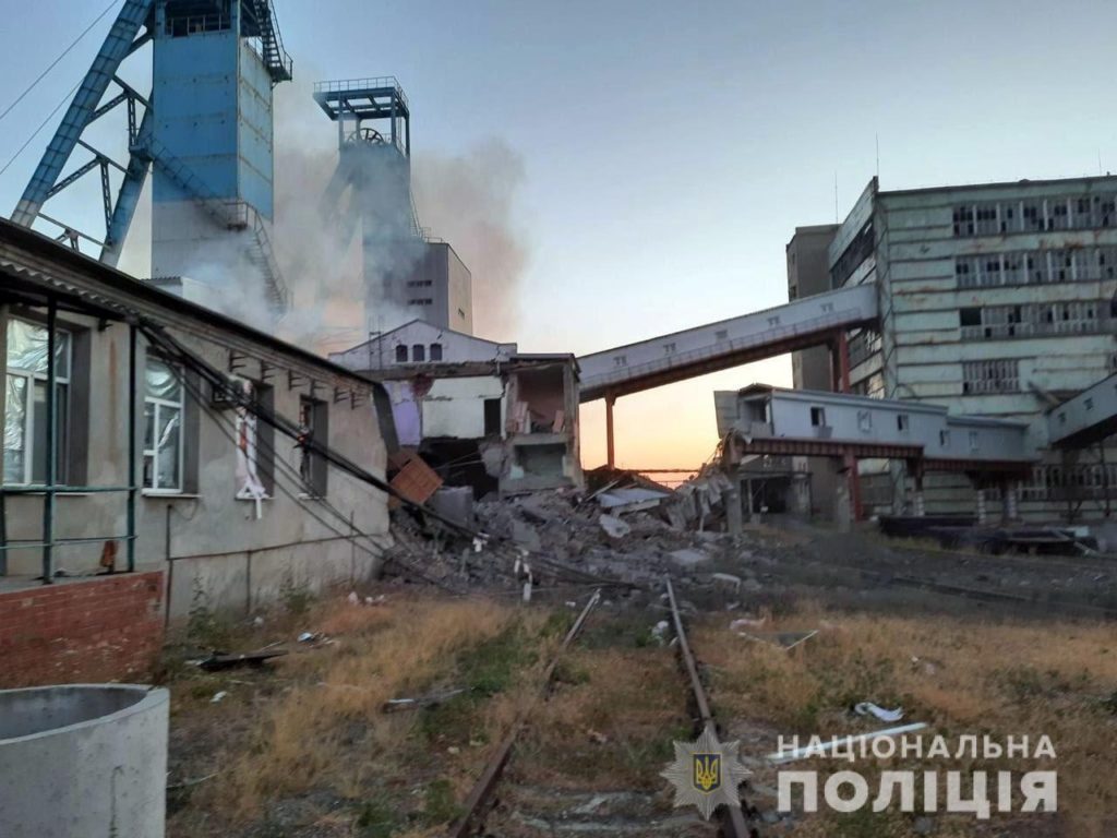 Доба на Донеччині: є загиблі й поранені, горять будинки, підприємства та поля пшениці (ФОТО)