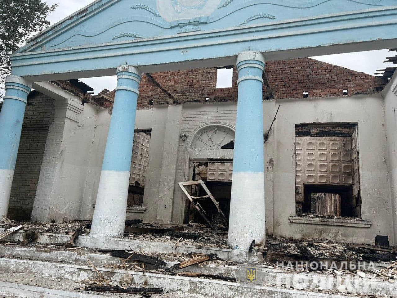 разбомбленный дворец культуры в Донецкой области