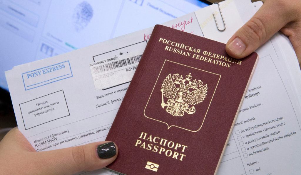 В Украине заработал визовый режим для граждан России. Что нового