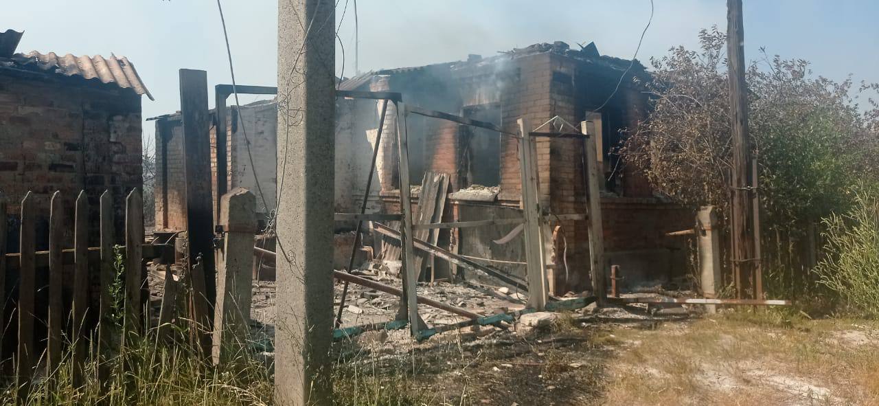 В Бахмуте оккупанты разрушили еще 7 частных домов. Пострадали два жителя района 3