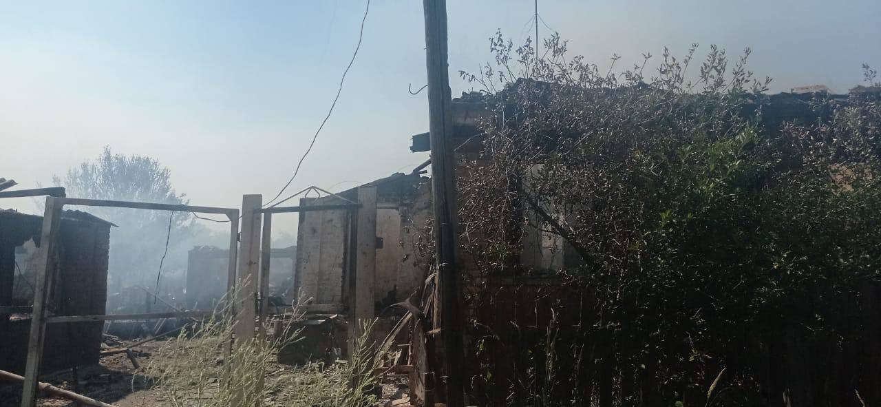 У Бахмуті окупанти зруйнували ще 7 приватних будинків. Постраждали двоє мешканців району 4