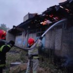 В Часов Яре от обстрелов оккупантов сгорело здание железнодорожного вокзала, еще одно повреждено