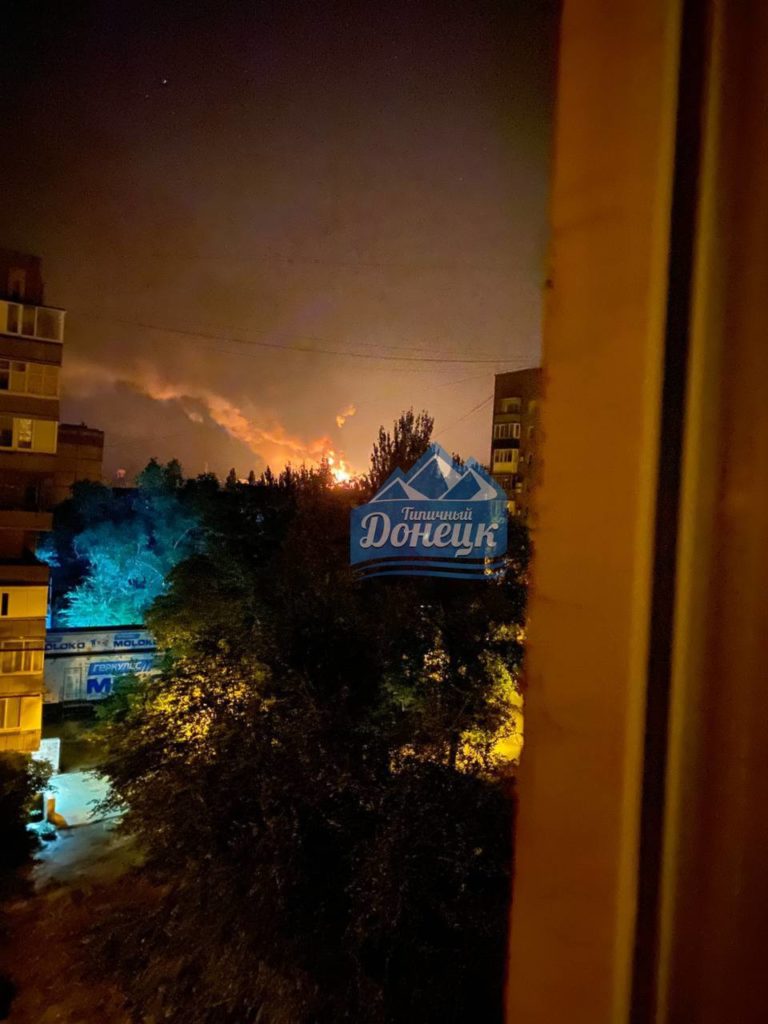 “Слышал и видел чуть ли не весь город”: В Донецке сгорела нефтебаза россиян с топливом (ФОТО, ВИДЕО) 1