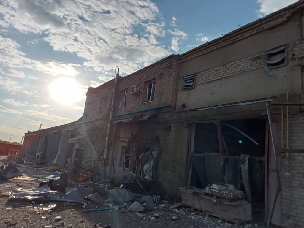 В Славянске российские оккупанты нанесли удар по заводу плитки Zeus Ceramica (ФОТО, ВИДЕО)