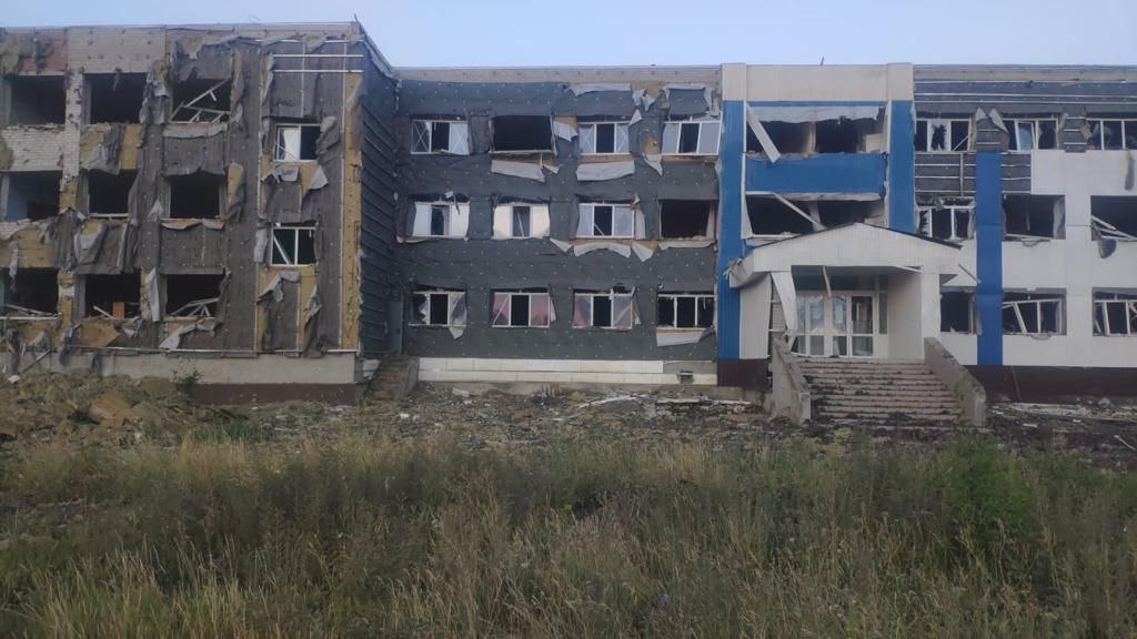 разбомбленная школа в Константиновке