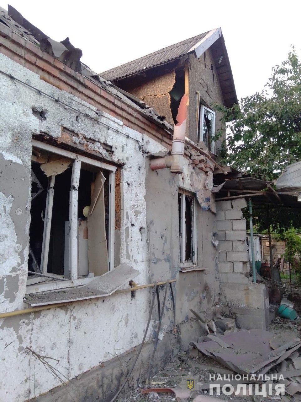 зруйнований обстрілом РФ приватний будинок в Донецькій області