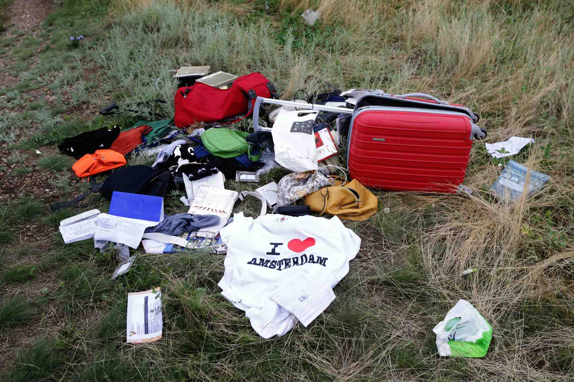 особисті речі загиблих у літаку MH17