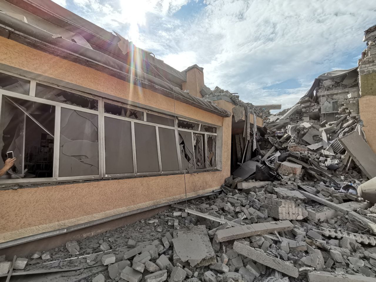разрушенная россиянами школа 5 в Бахмуте