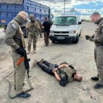 На Донеччині затримали 3-х чоловіків, яких підозрюють у торгівлі зброєю та наркотиками, — ДБР (ФОТО)