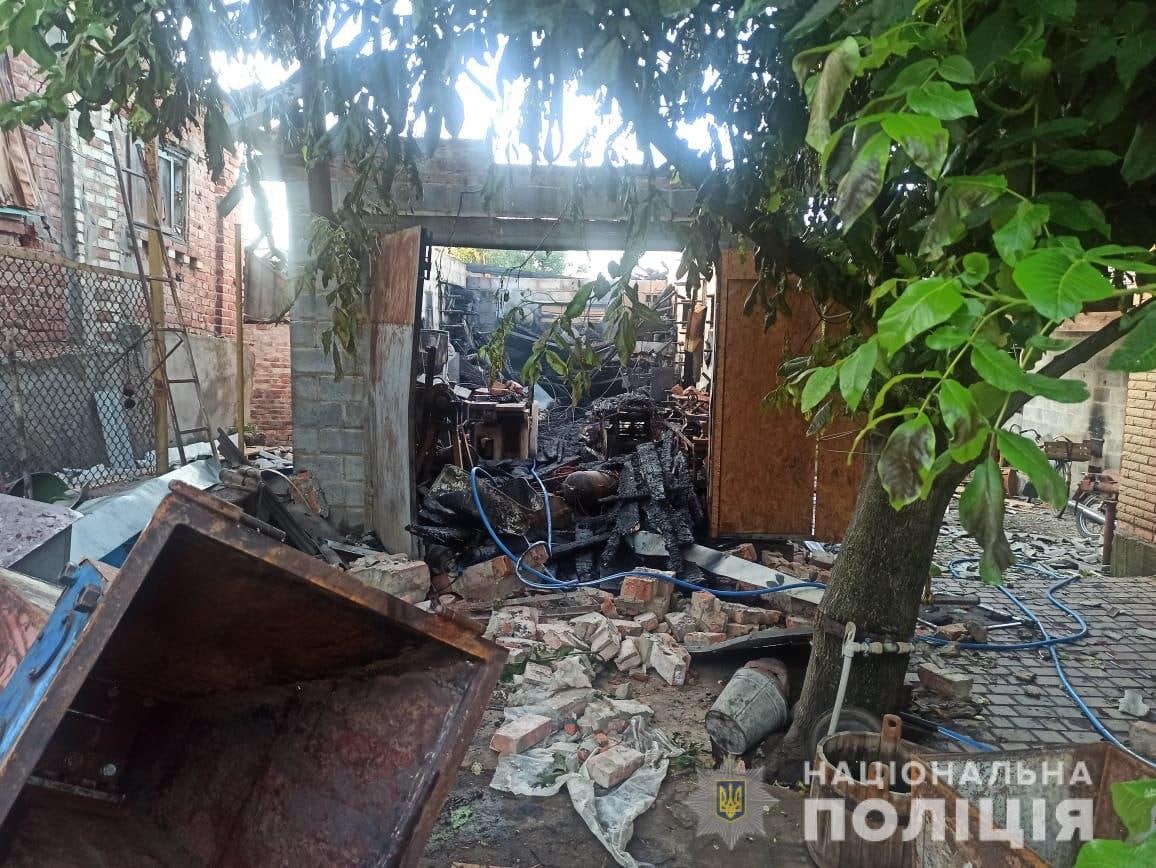 знищений обстрілом приватний будинок в Донецькій області