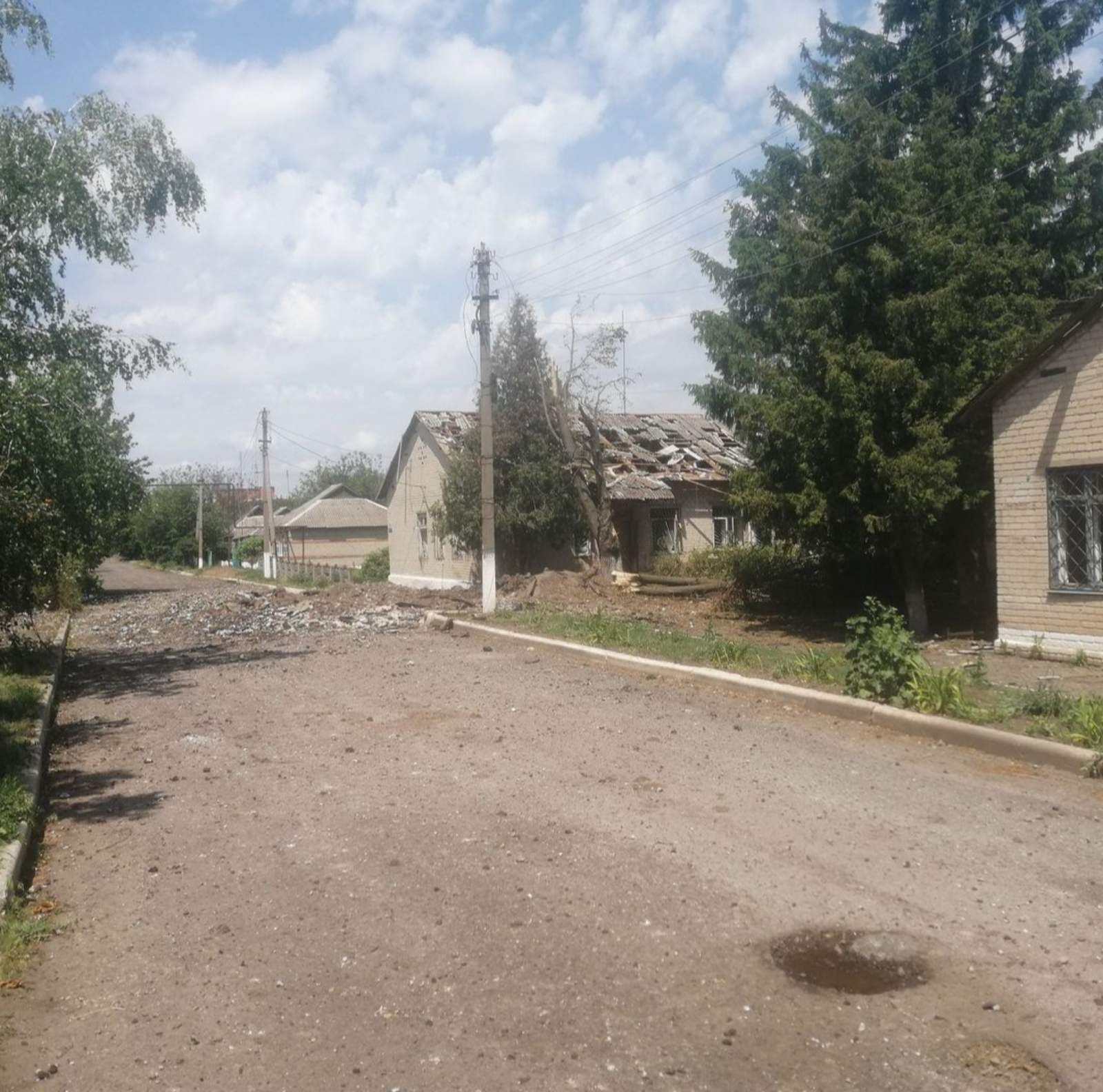 В Покровском оккупанты захватили территорию с 11 жителями и уничтожили 75% домов всего села (фото) 3
