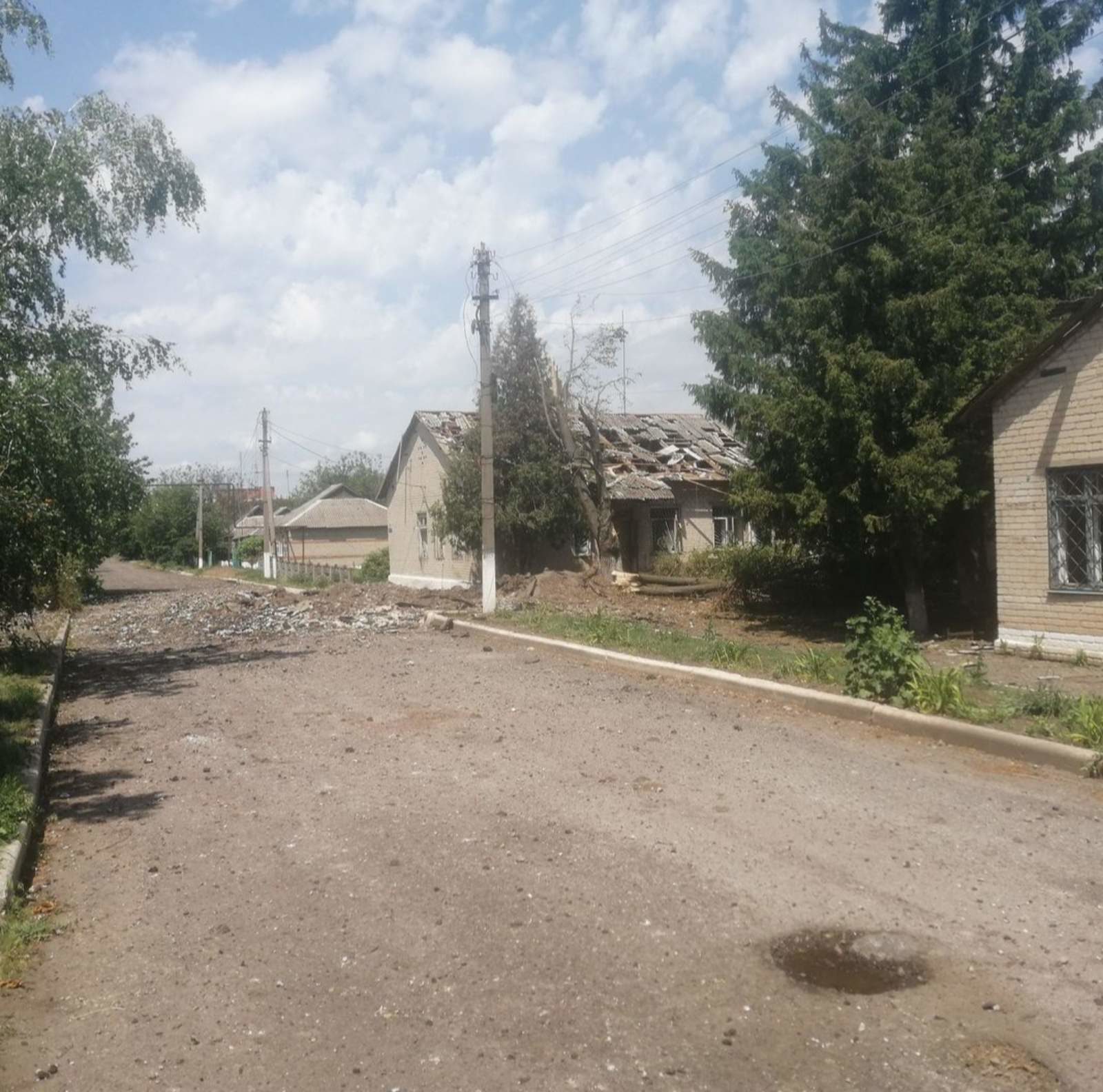 У Покровському окупанти захопили територію з 11 мешканцями та знищили 75% будинків всього села (фото) 3